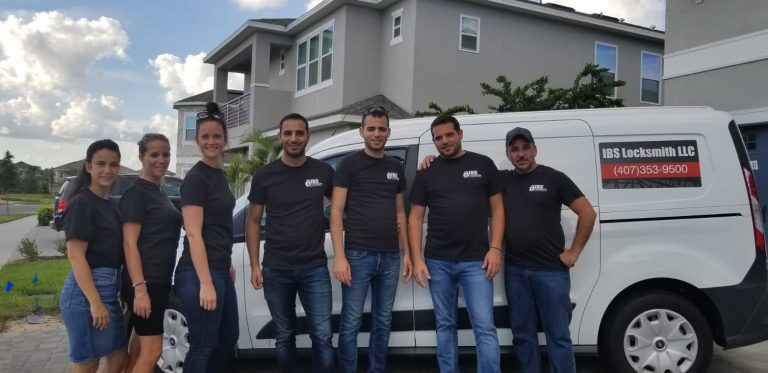 mobile locksmith team